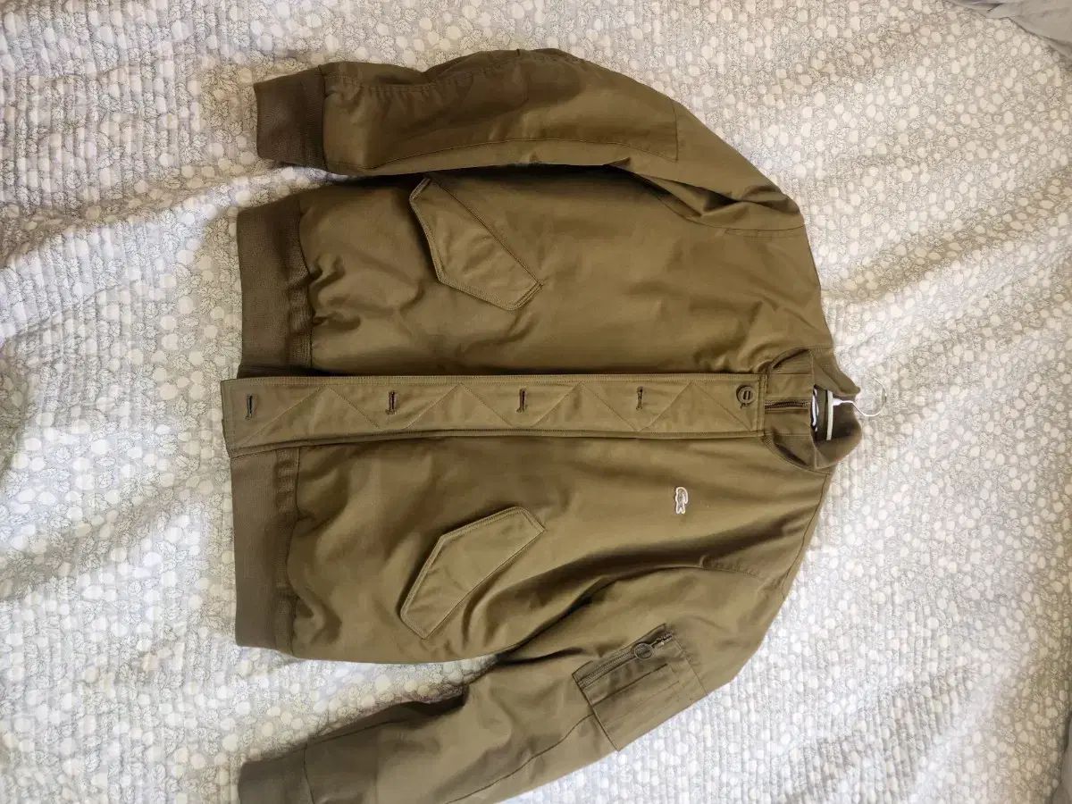 ラコステ MA-1ジャケット 出品 LACOSTE ラコステ MA-1 ベスト カーキ