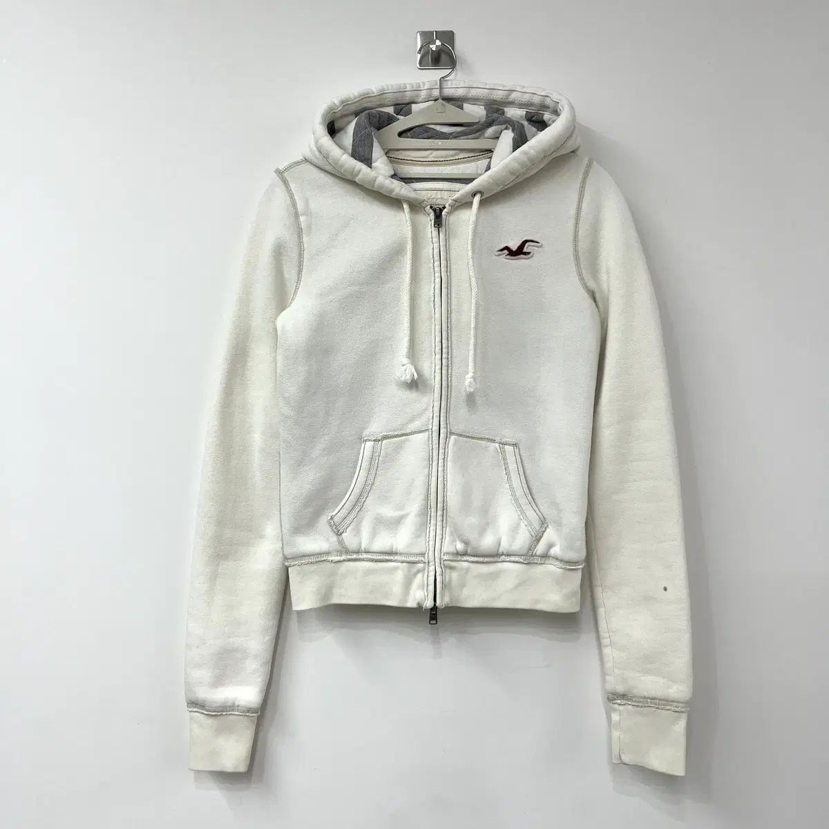 ホリスター スリムフィット キルティング裏地 アイボリー フードジップアップ