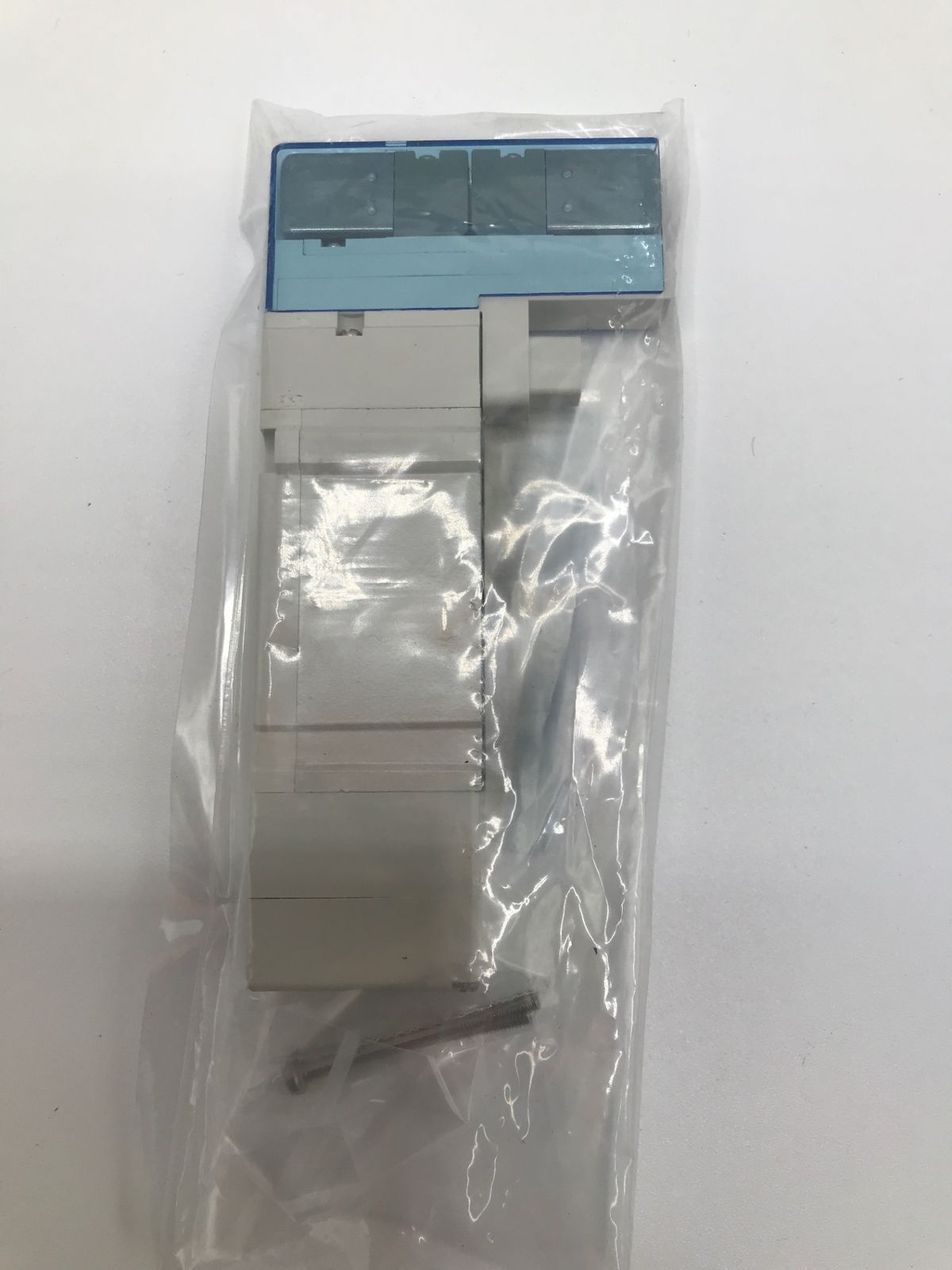 【未使用】○SMC 5ポートソレノイドバルブ プラグインタイプ SY5300-5D1 [ITNLP5F2853C] [エコツール岡崎岩津店][M02]