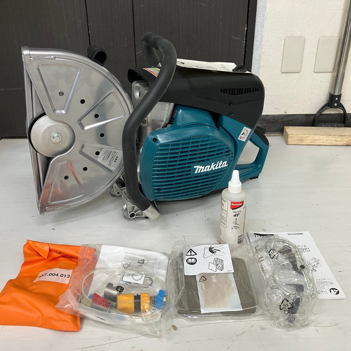 ЗЗMAKITA マキタ 4サイクル 3.0 kW 75.6 cc 355 mm エンジンカッタ 取説付 EK 7651 H ブルー