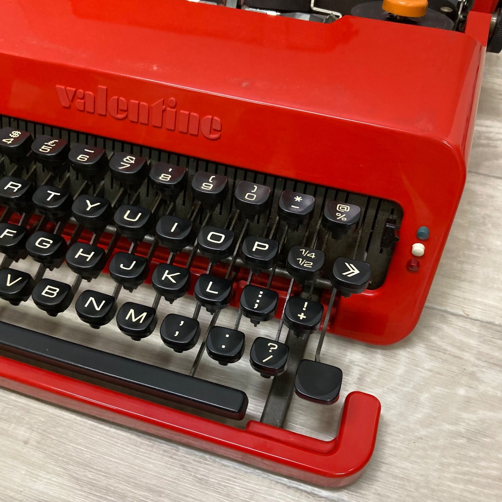 極希少】Olivetti Valentine オリベッティ タイプライター 【0097aa12