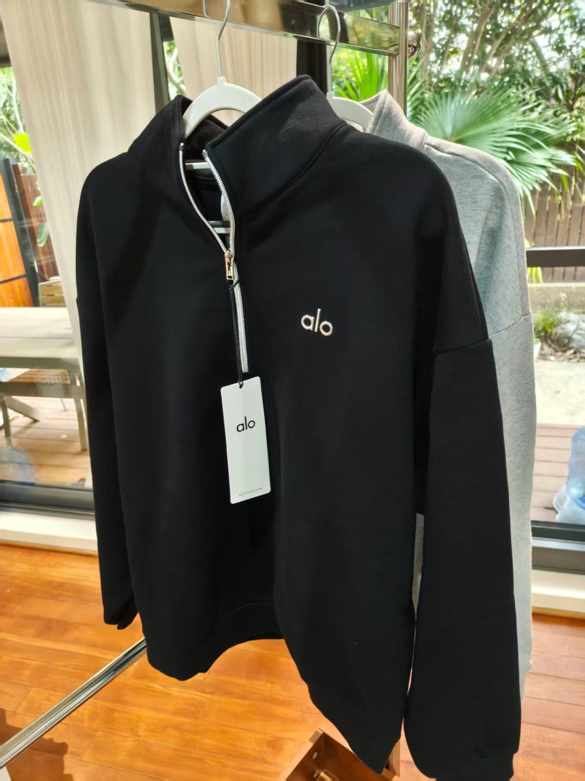 ハーフジッパースウェット 黒 シンプルロゴ オーバーサイズフィット