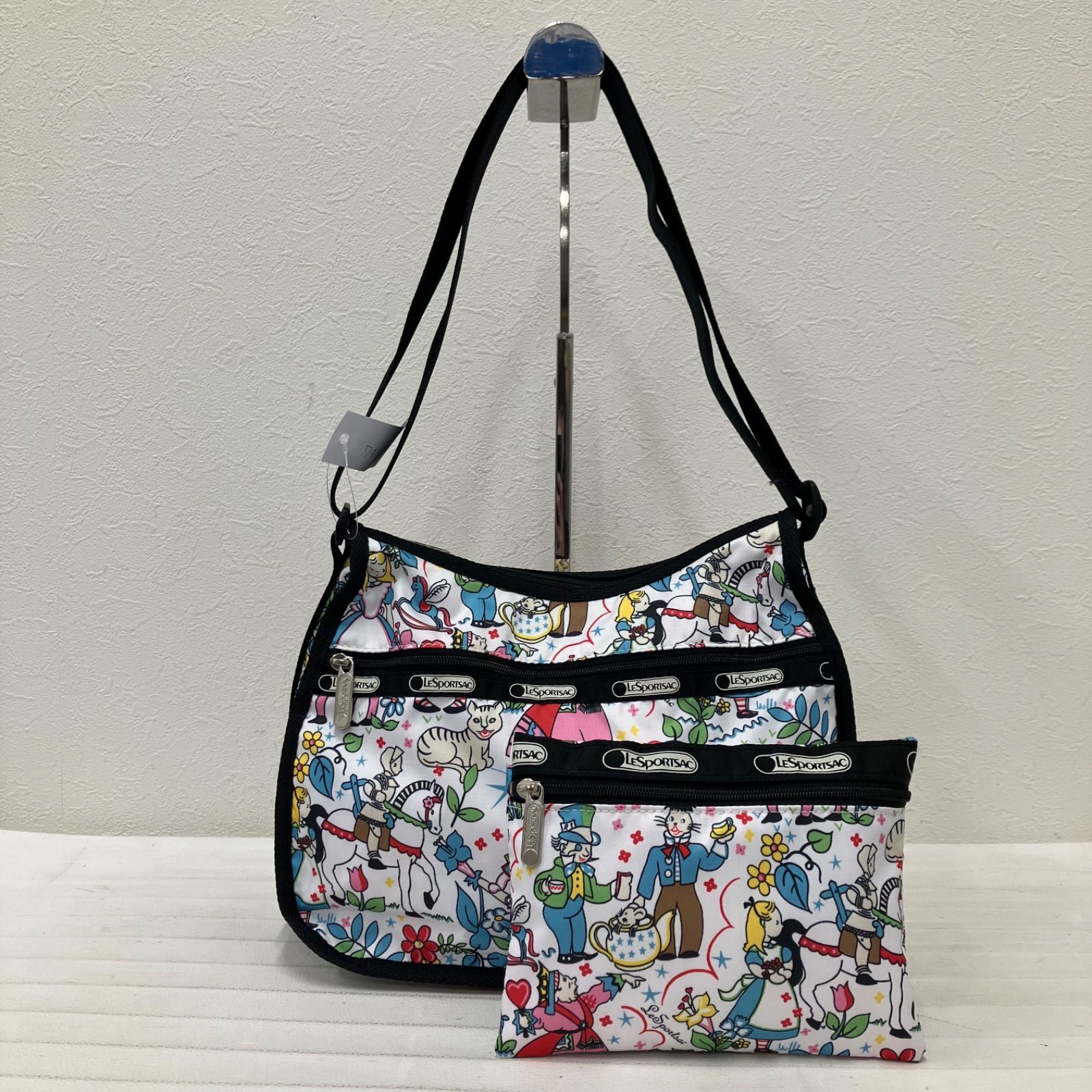 7413 LeSportsac レスポートサック ショルダーバッグ アリス 不思議の