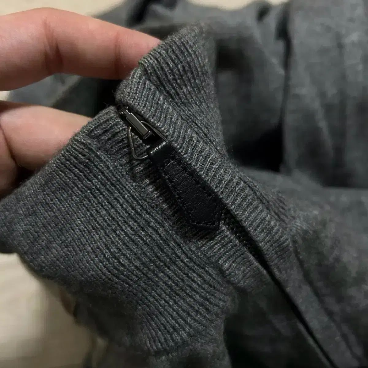 バーバリーロンドン 肩ラインノバチェック ジップアップニット ウール100% ✨大人気✨ バーバリーロンドン 赤ジップアップニット ノバチェックM