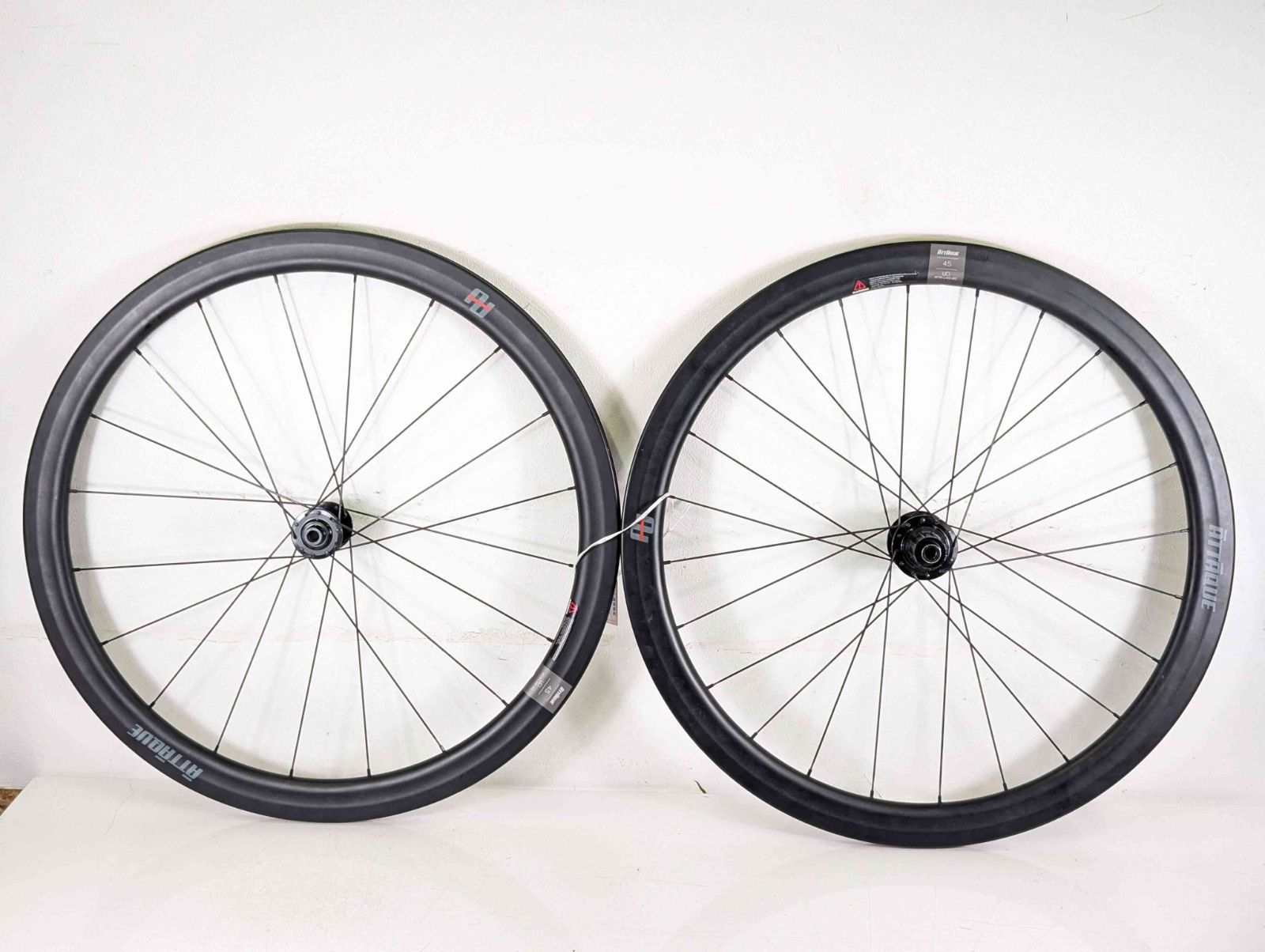 並品 ATTAQUE 45 クリンチャー 700 c Shimano 11 s ホイール