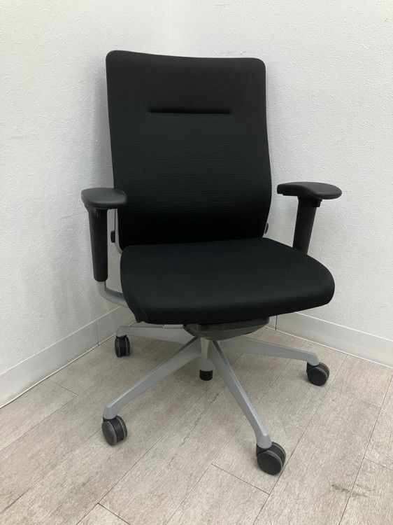 品 オカムラ 可動肘付コーラルチェア CQ87GS ブラック