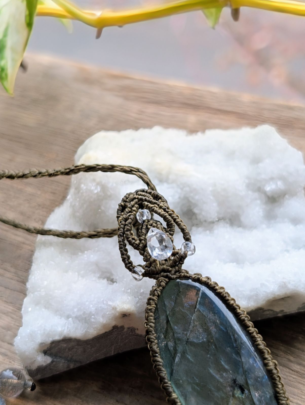 ライトグリーン＆ブルー✩ラブラドライト マクラメ編みネックレス