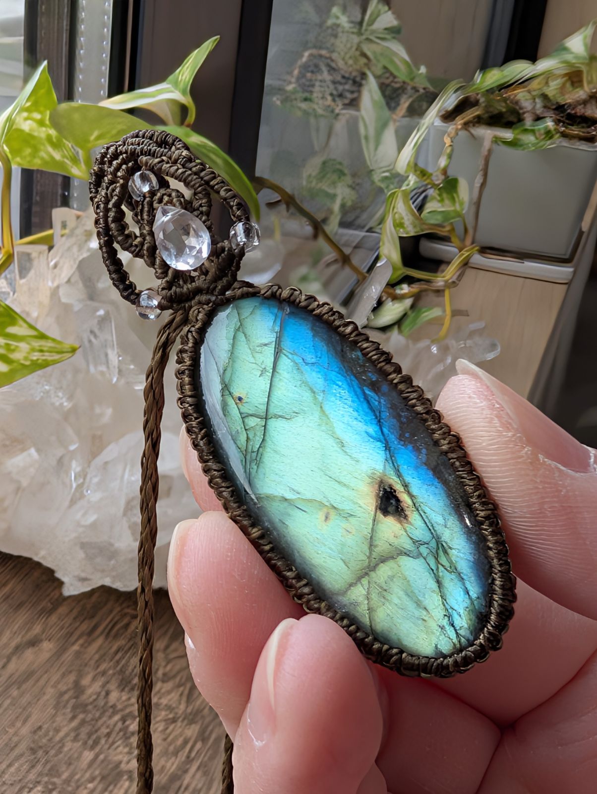 マクラメ編みネックレス