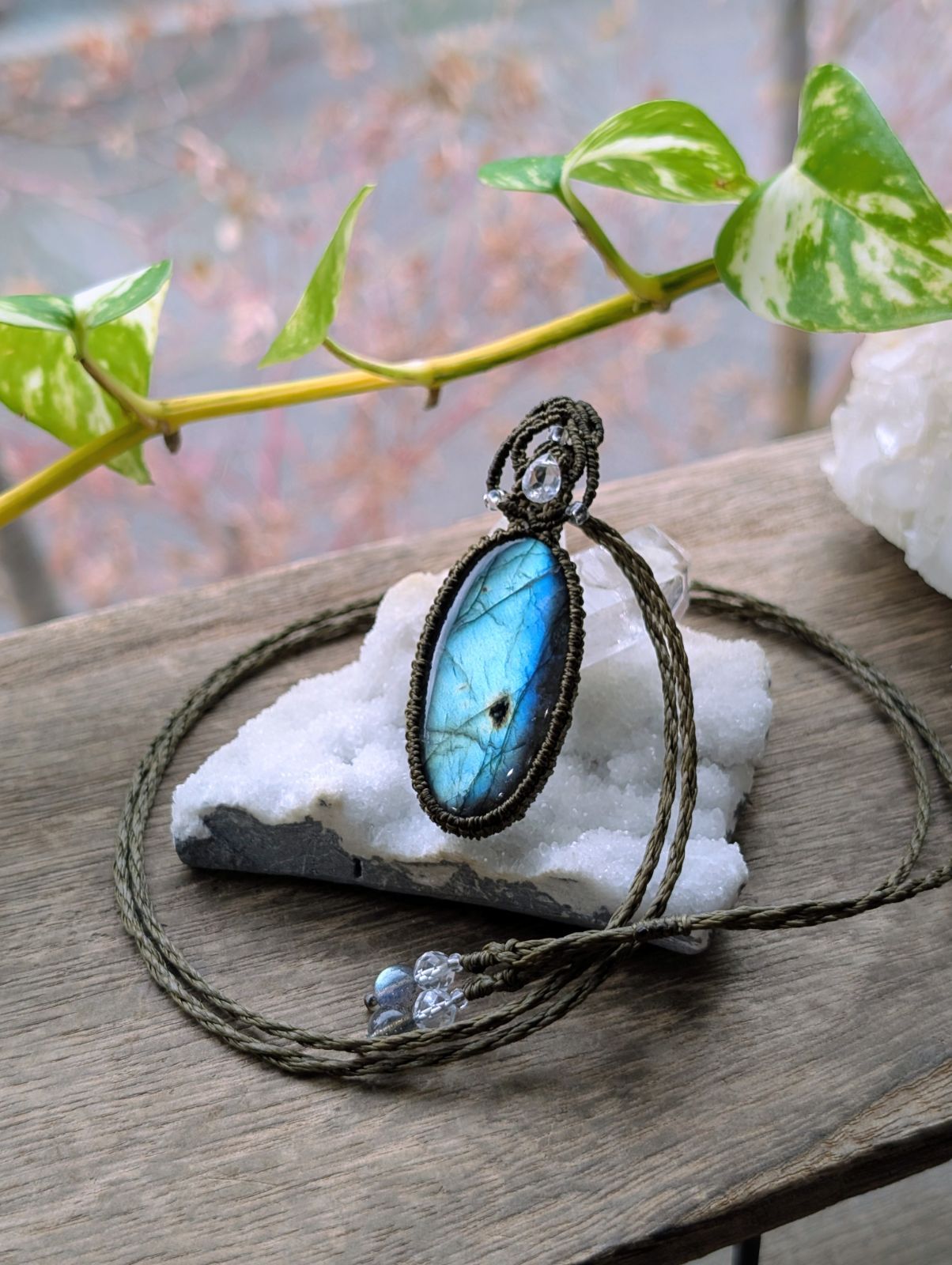 ライトグリーン＆ブルー✩ラブラドライト マクラメ編みネックレス