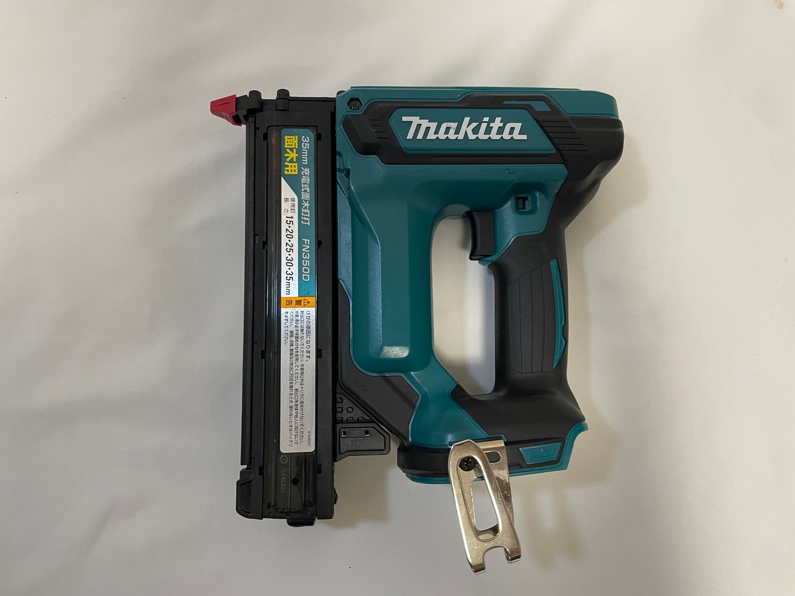 マキタ makita ３５ミリ充電式面木釘打 18 V 6 Ah バッテリ 充電器 ケース付 1700-3164