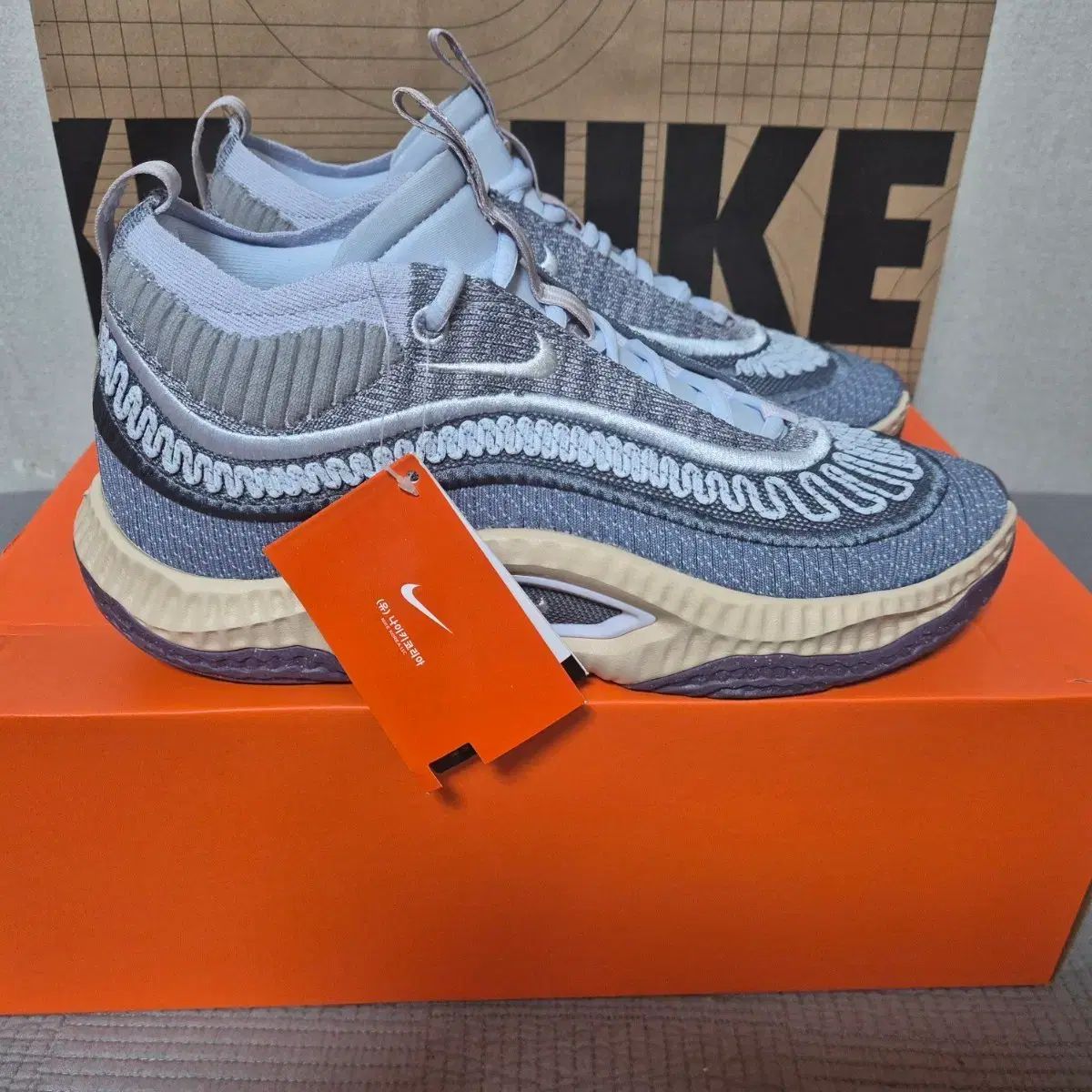 270 ナイキ コスミック ユニティ 3 バスケシューズ