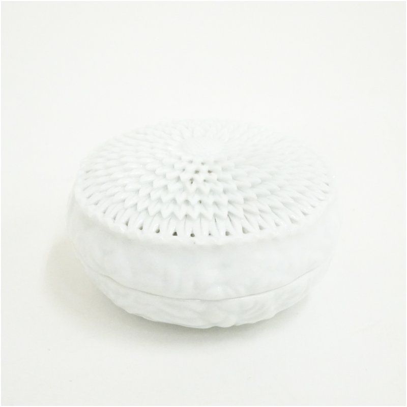 平戸焼 十五代 中里茂右衛門造 白磁菊花彫香合（共箱） 茶道具 茶道