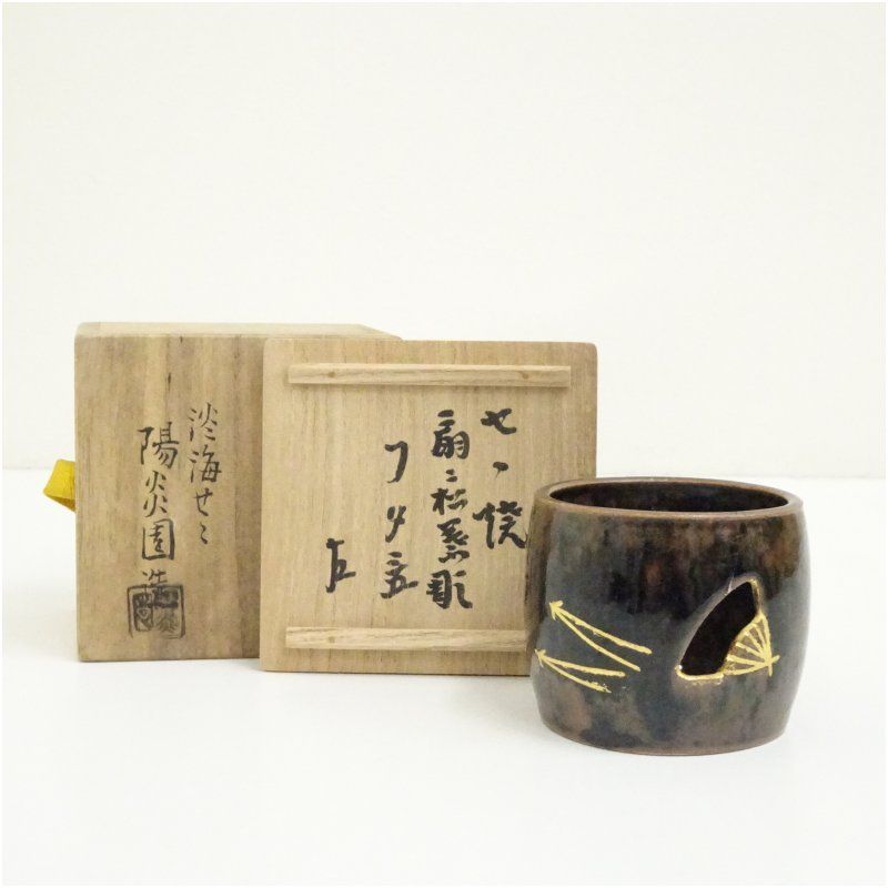 送料込【逢絢亭・新品】茶道具 蓋置 膳所焼 金彩 武蔵野の図 陽炎園 共箱入り 送料込【逢絢亭・新品】茶道具 蓋置 膳所焼 金彩 稲穂の図 陽炎園 共