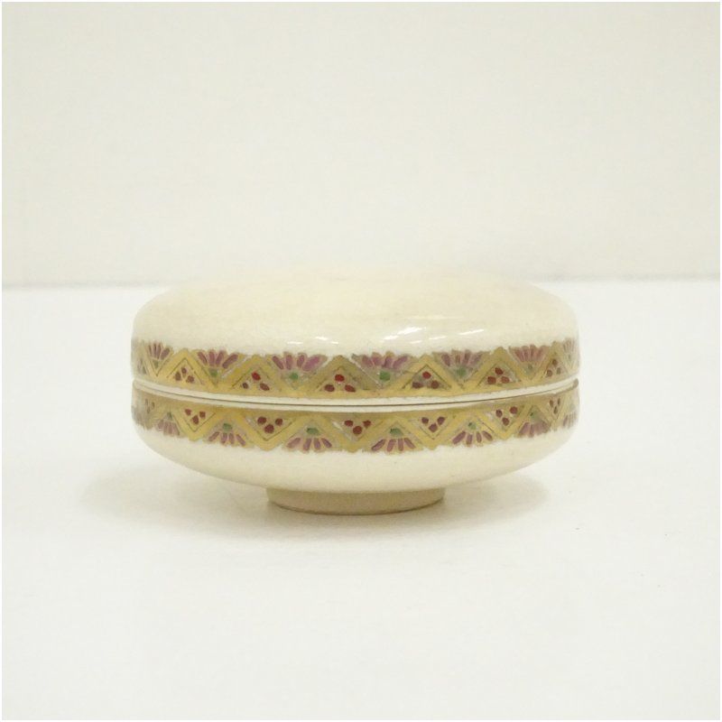 薩摩焼、純金描き装飾 香合 骨董品 薩摩焼 薩陶山造 金彩色絵香合（共箱） 茶道具 茶道 香道 香道具