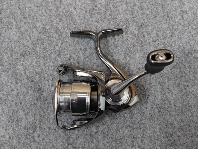 未使用品】 ダイワ 22イグジスト SF1000S-P スピニングリール 本体のみ 