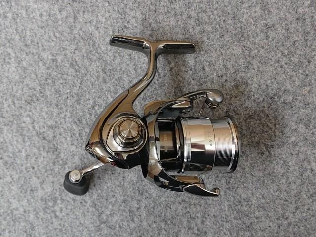 未使用品】 ダイワ 22イグジスト SF1000S-P スピニングリール 本体のみ