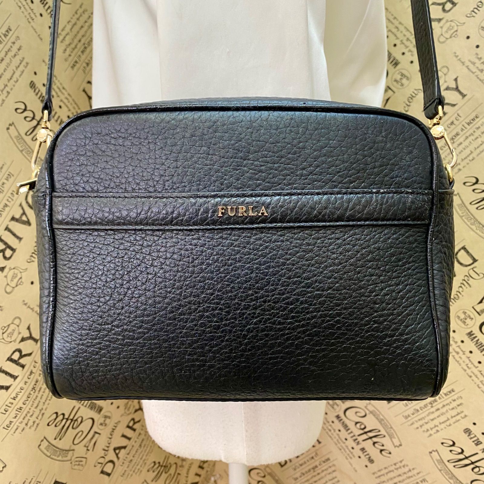 フルラ ショルダーバッグ サコッシュ 革 黒 ｽﾏﾎ 旅行 FZ55 - メルカリ