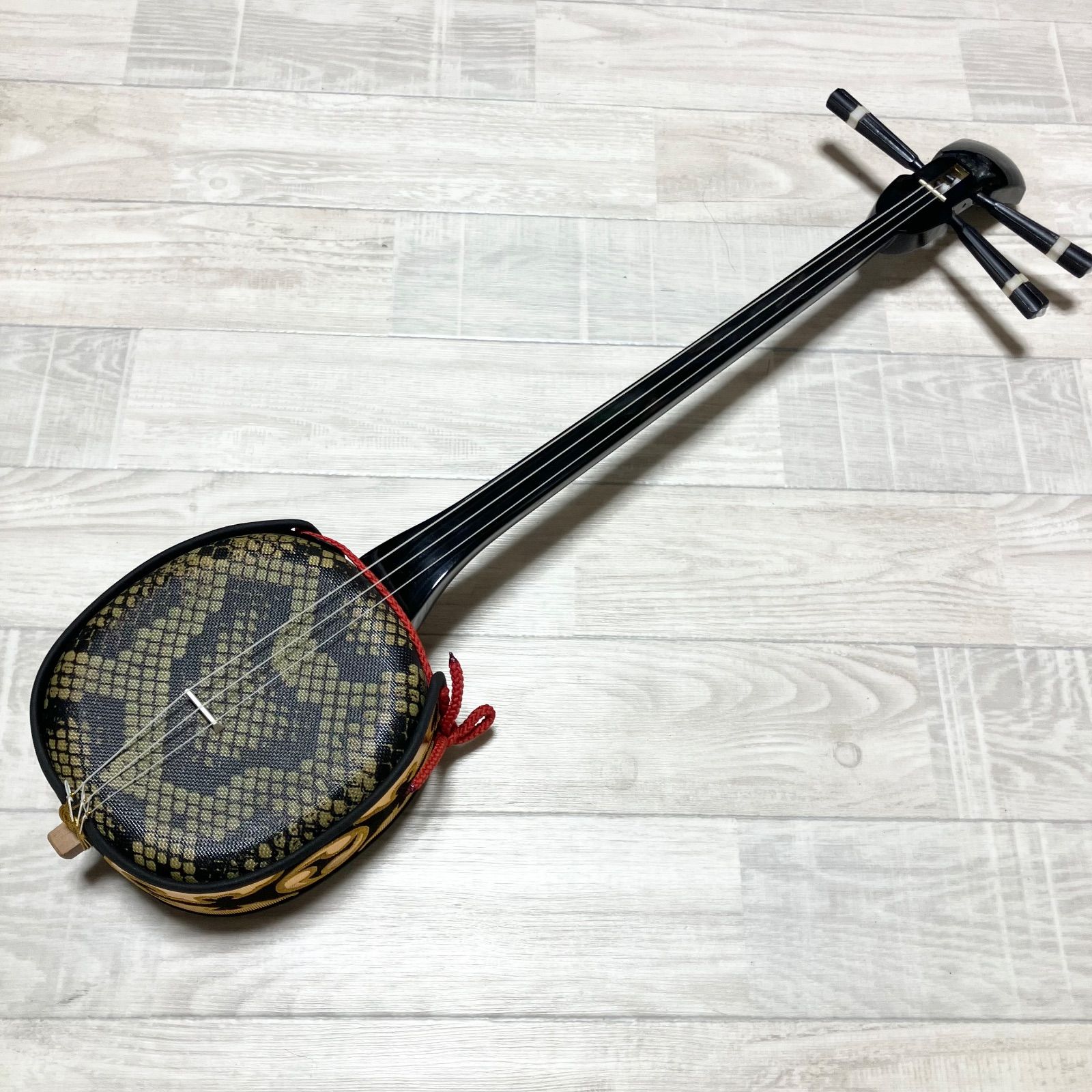 中古良音】美品 沖縄三線 工四合 人口革 初心者向け - メルカリ