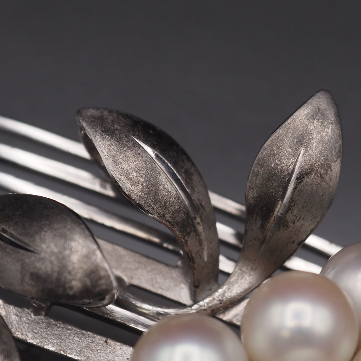  L 223 本真珠 6.3-7.4 mm 11珠 パール 刻印 2 way ブローチ 帯留め リーフ デザイン シルバー コサージュ 和装小物 誕生石 ブローチ コサージュ アクセサリー