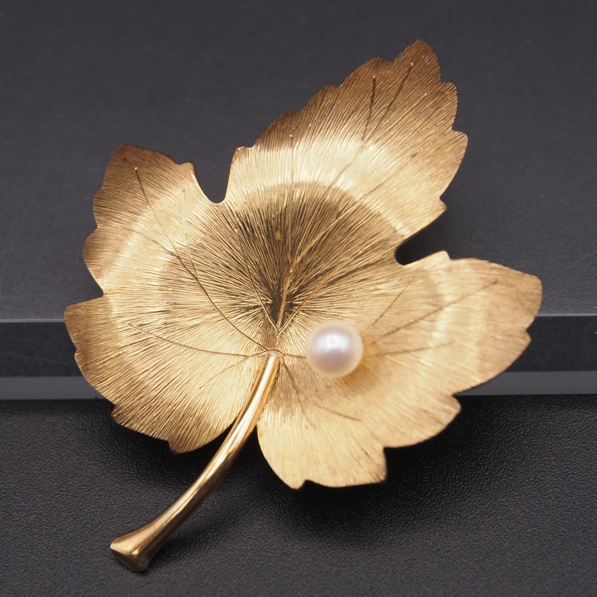 L 086 KREMENTZ クレメンツ ブローチ パール リーフ ゴールド デザイン コスチュームジュエリー