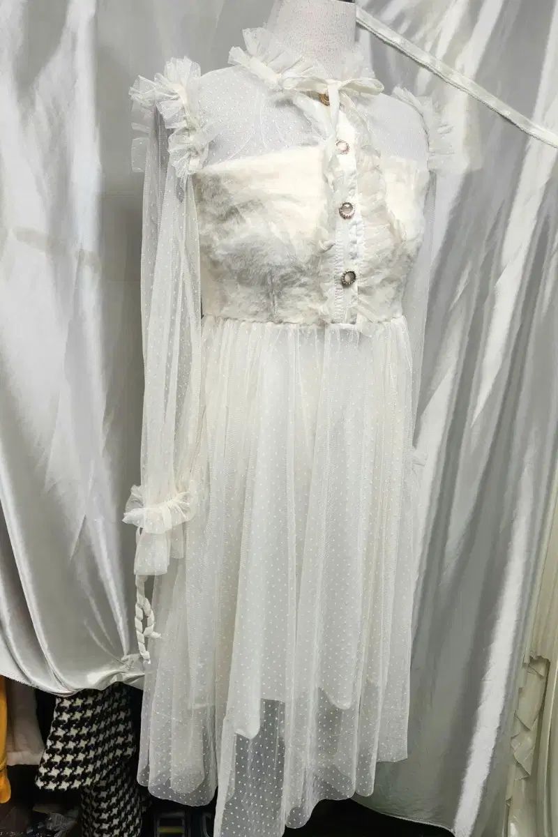 妖精ムード ホワイト ファー シフォン ONE PIECE リボンフリル デザインテープ