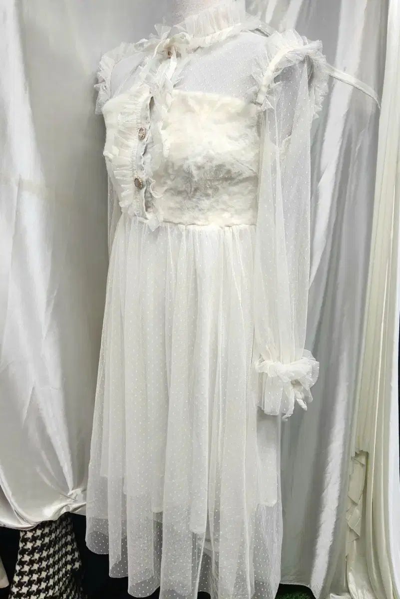 妖精ムード ホワイト ファー シフォン ONE PIECE リボンフリル デザインテープ 長袖 七分袖 ひざ丈ワンピース