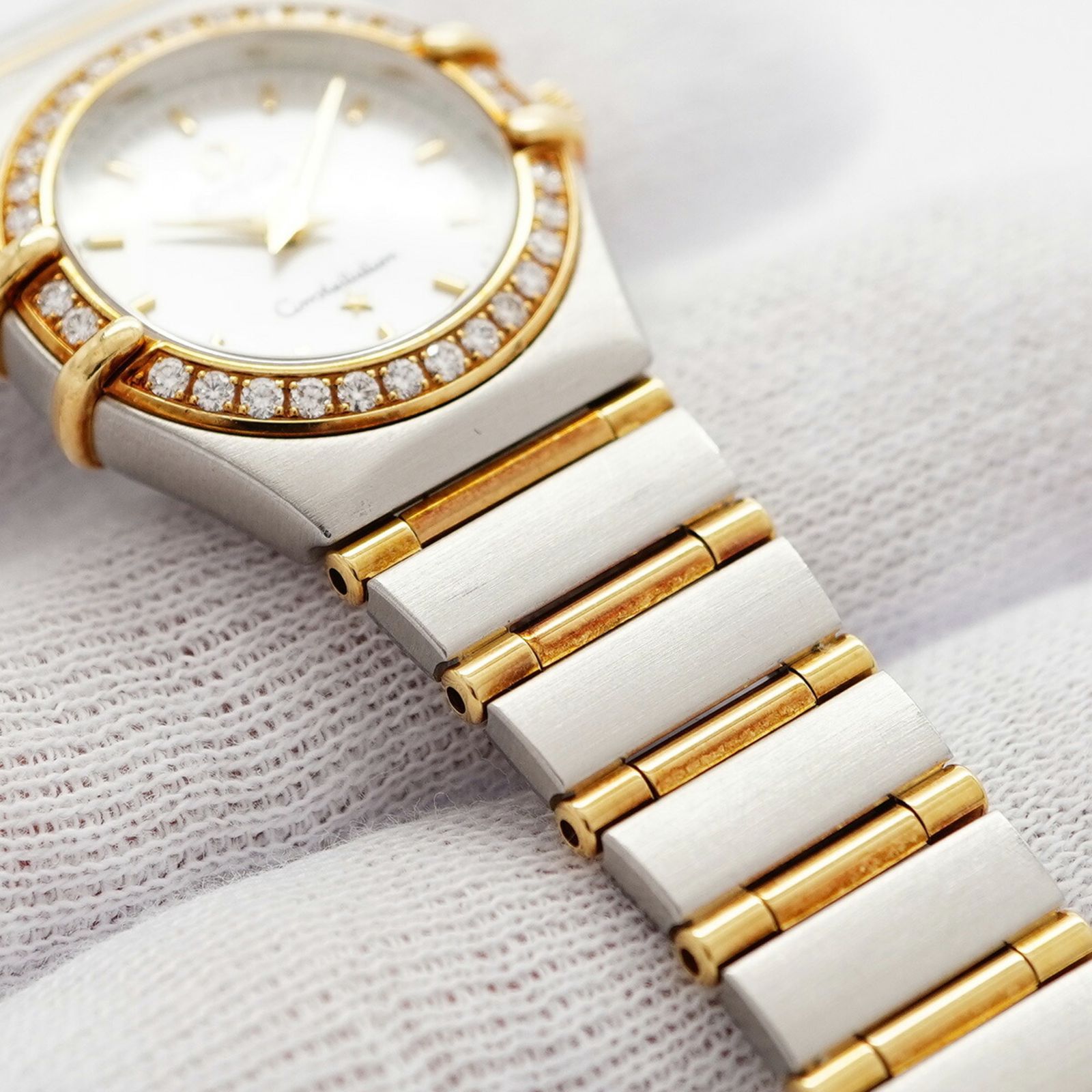 1267.70 白文字盤腕時計