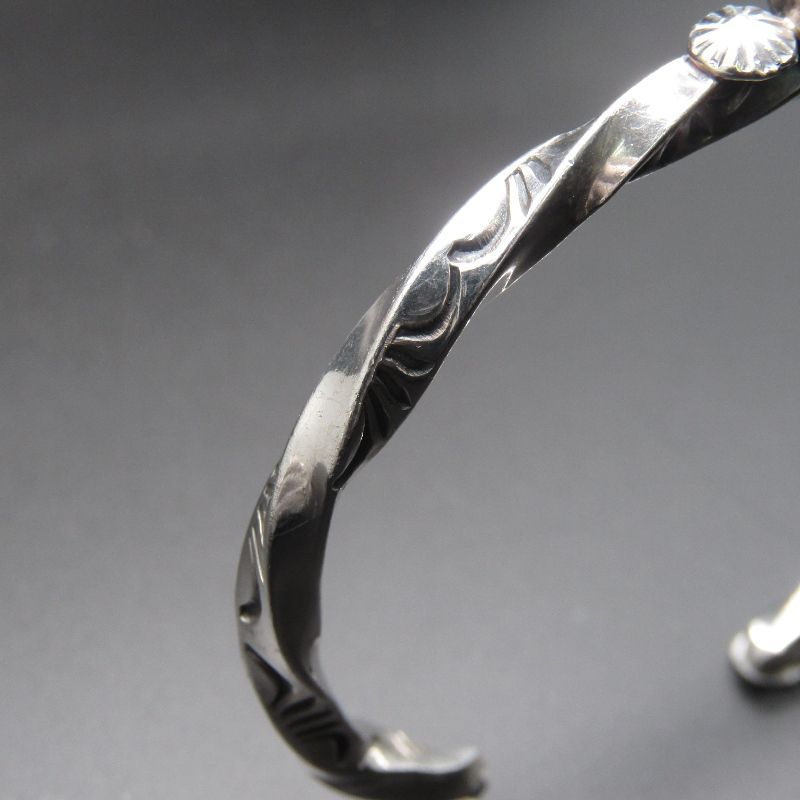 Arnold Goodluck アーノルドグッドラック ツイストバングル 美品 Arnold Goodluck ナバホ族 バングル ターコイズ ツイスト