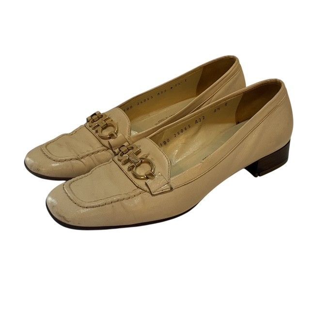 Ferragamo ベージュ ローファー ゴールドチェーン　（新品未使用品） Salvatore Ferragamo ベージュ ローファー - メルカリ