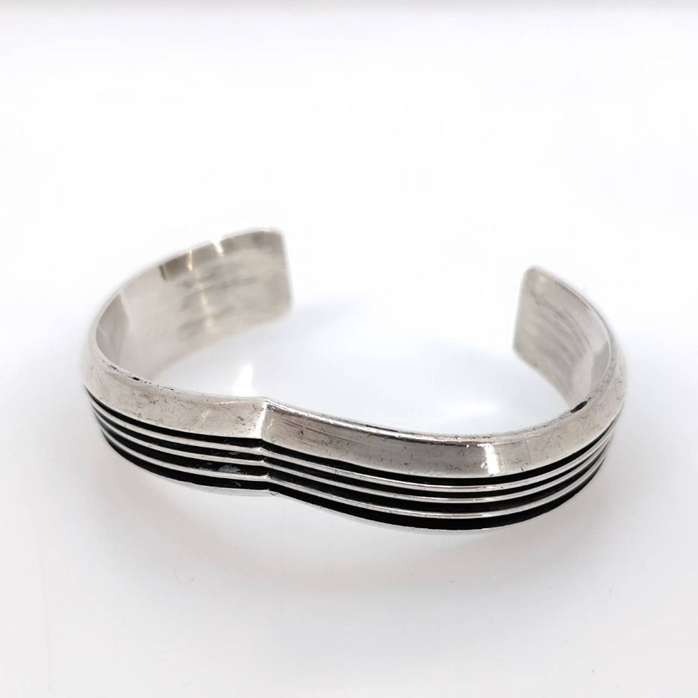 05w17517 トム・ホーク Tom Hawk 4ライン V型 シルバースターリング