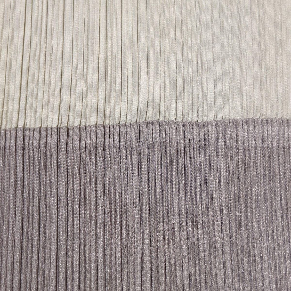 - グレーベージュ×アイボリー