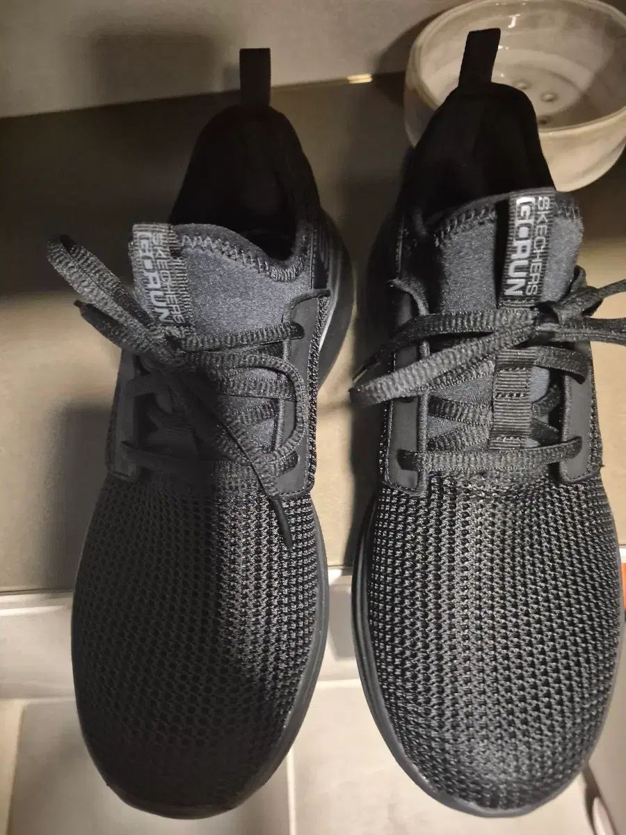 スケッチャーズ 24.5