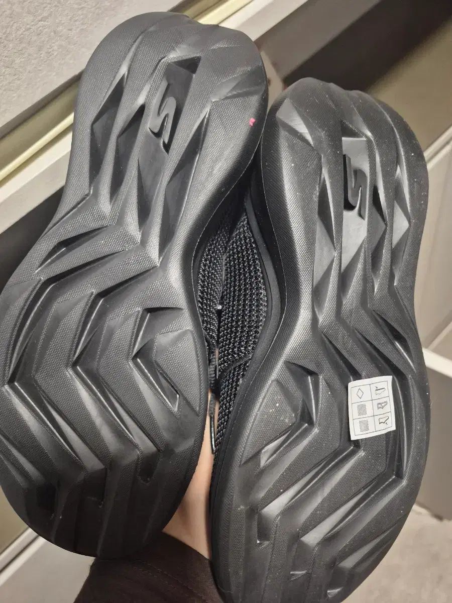 スケッチャーズ 24.5