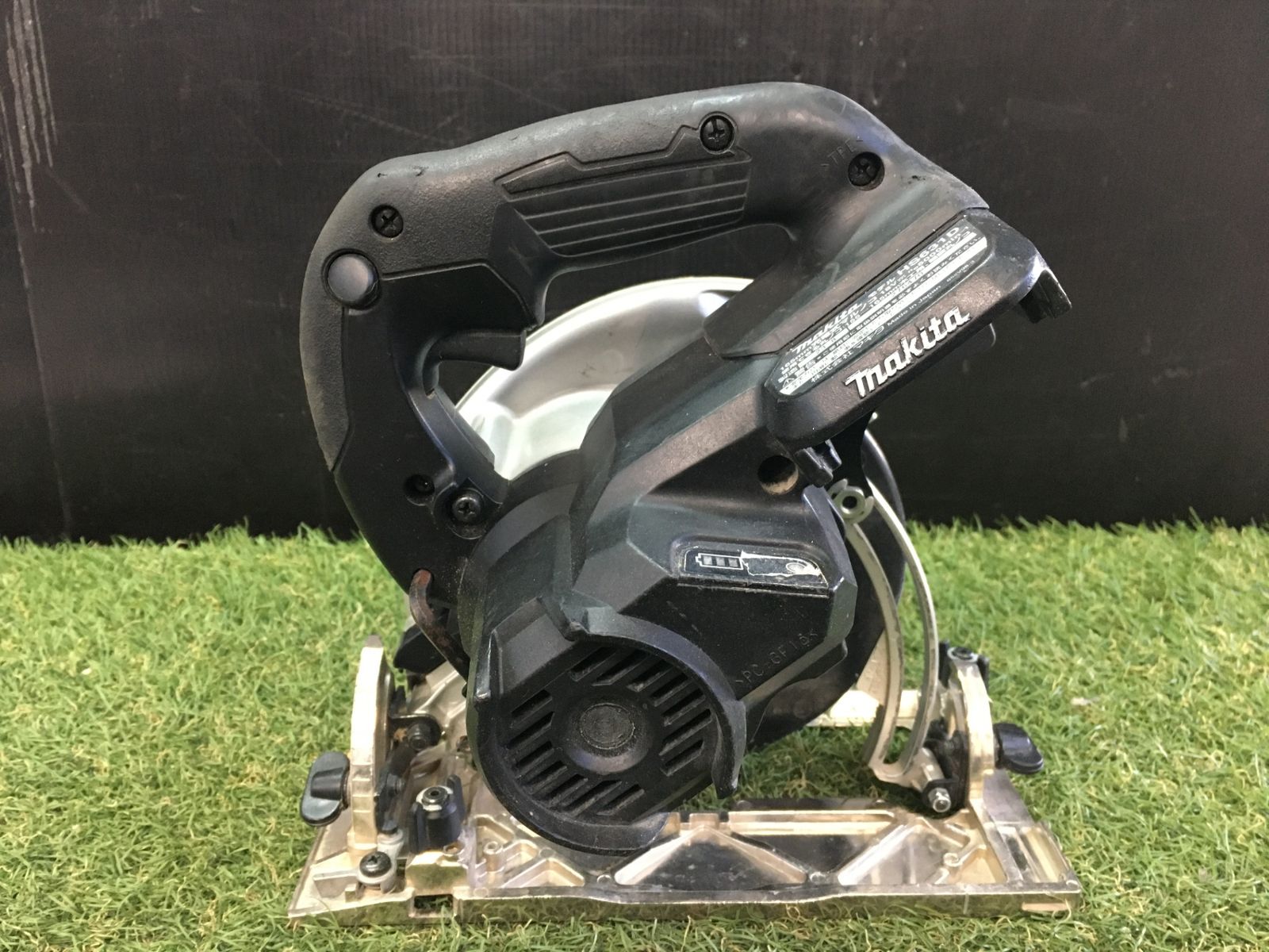 品 0906 makita マキタ 165㎜18 v充電式マルノコ 黒 本体のみ