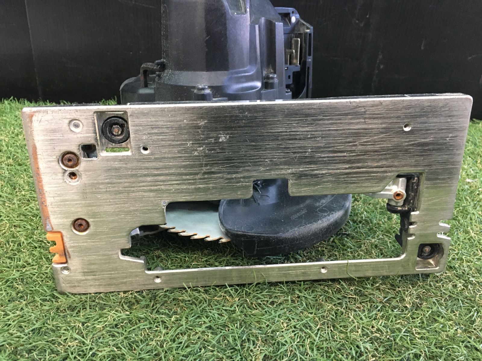  品 0906 makita マキタ 165㎜18 v充電式マルノコ 黒 本体のみ マルノコ 切断工具 切断機