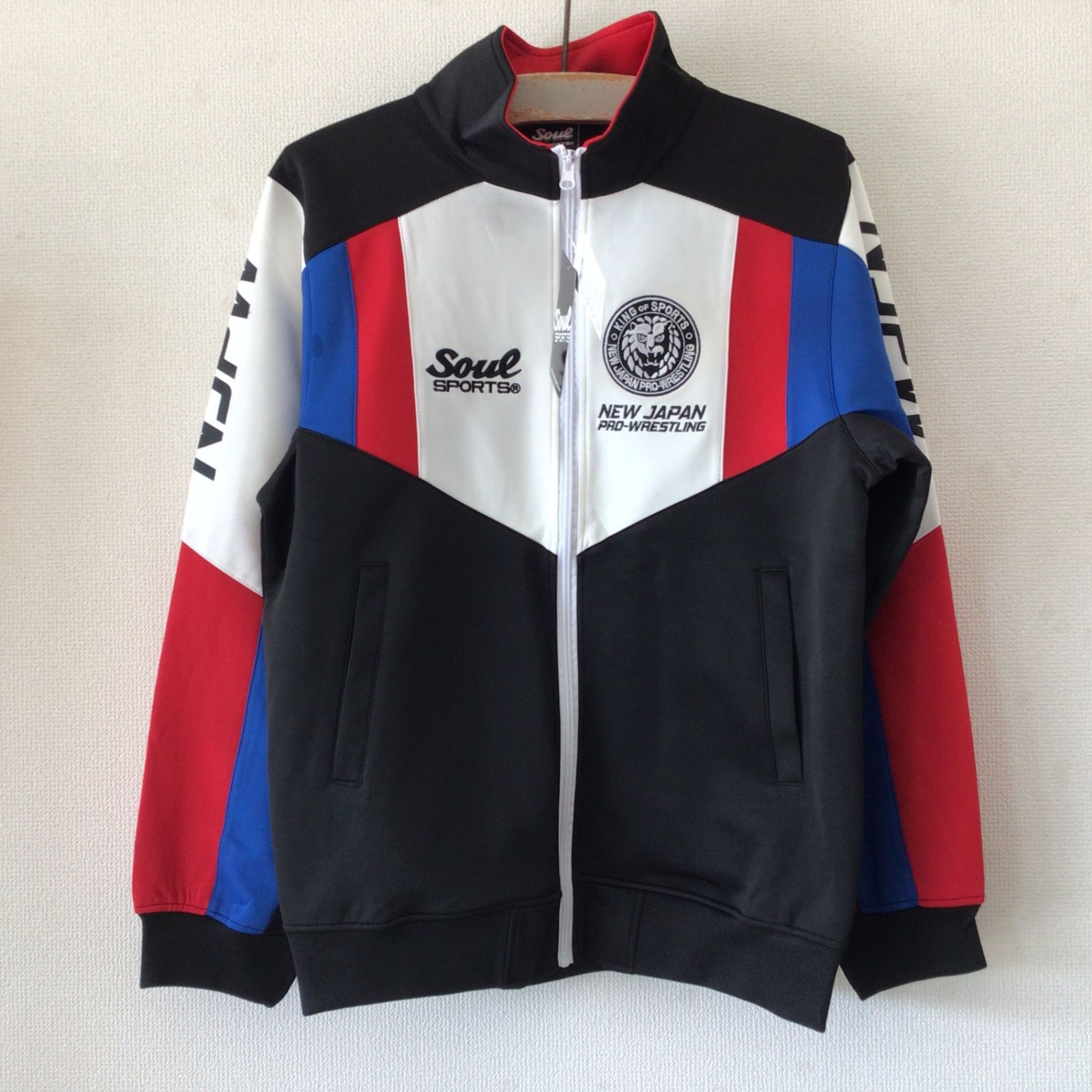 12157 SOUL SPORTS × 新日本プロレス 2025 ジャージ 上下セットアップ Lサイズ ポリエステル NJPW マルチ