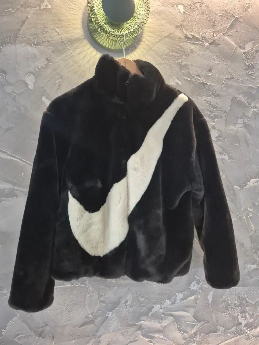 ナイキ ブラック ファー ジャケット スウッシュ S