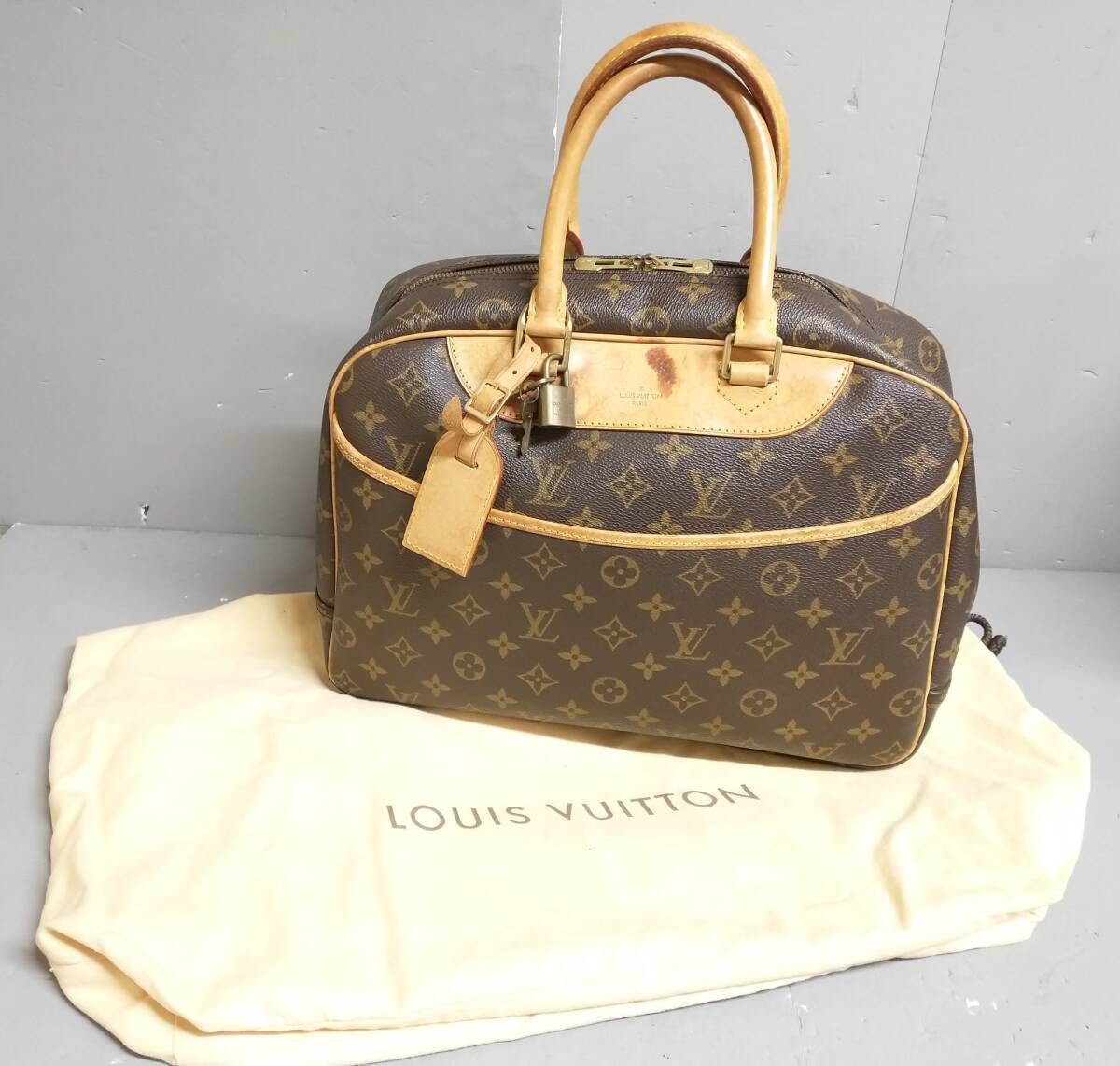 LOUIS VUITTON ルイヴィトン モノグラム ドーヴィル V10968