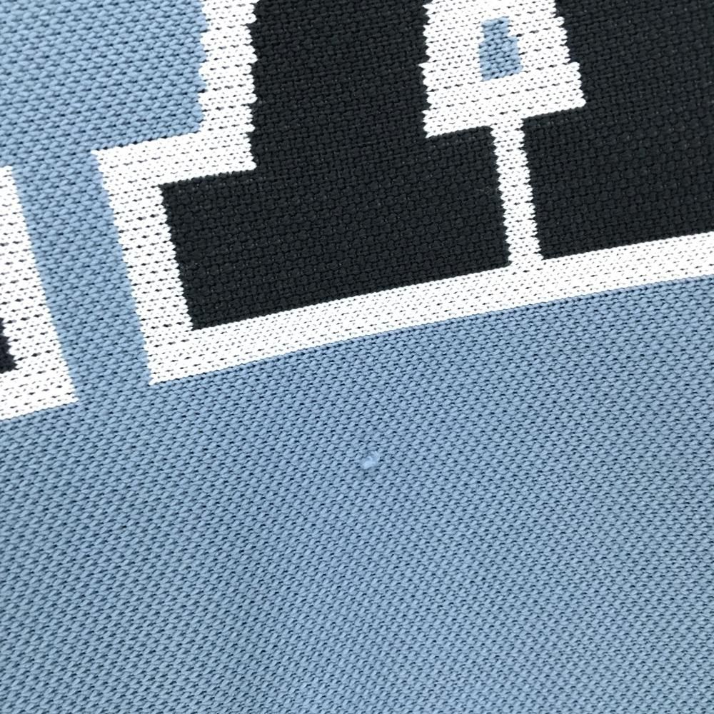 マークアンドロナ 異素材ニットベスト グレー系×黒×蛍光オレンジ