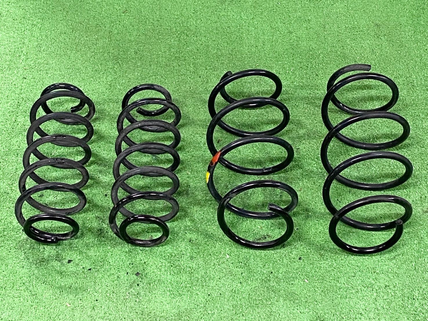 ⭐︎送料無料⭐︎【即決品！！】トヨタ 30プリウス 純正 スプリング 1