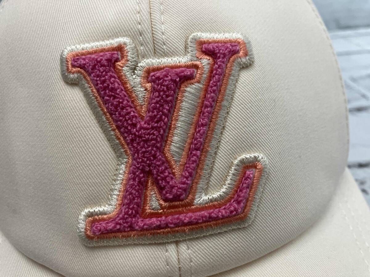 シグネチャー ベージュ