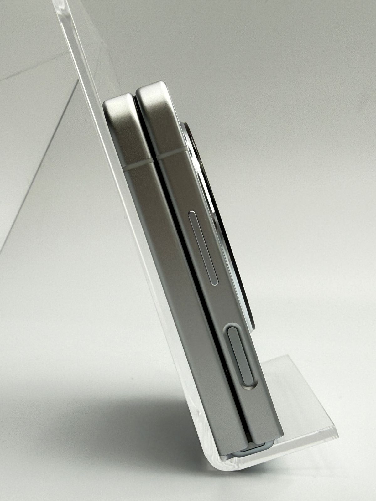 中古A】Libero Flip A304ZT ホワイト バッテリー【80％以上】 SIM