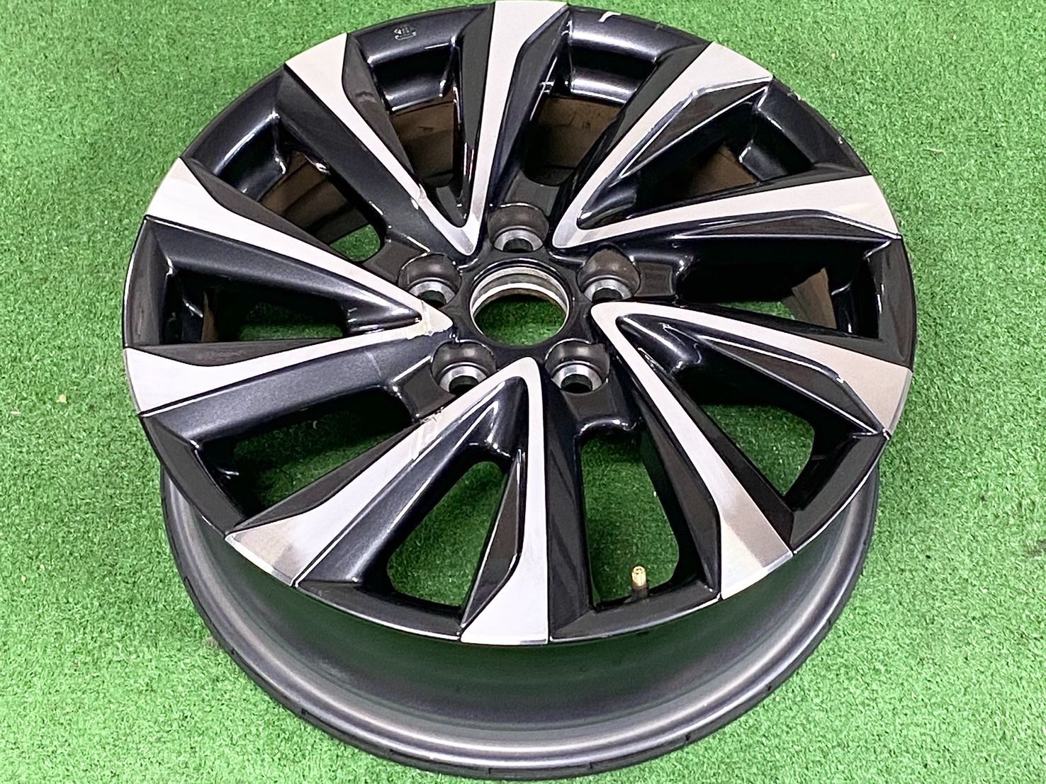 ⭐︎送料無料⭐︎【即決品！！】トヨタ 90ヴォクシー 純正 17in 6J +40