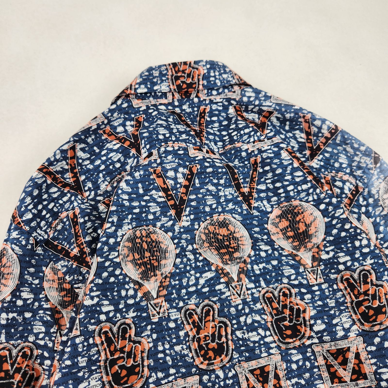 【希少XL】ルイヴィトン　ピースマーク総柄　長袖シャツ　コットン LOUIS VUITTON 長袖シャツ ルイヴィトン 長袖シャツ 総柄 モノグラム