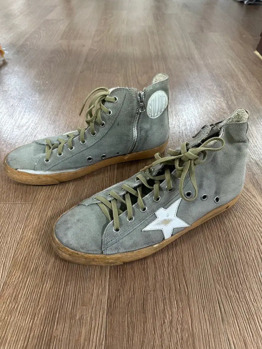 GOLDEN GOOSE ゴールデングース スウェード スニーカー 出品 カーキ