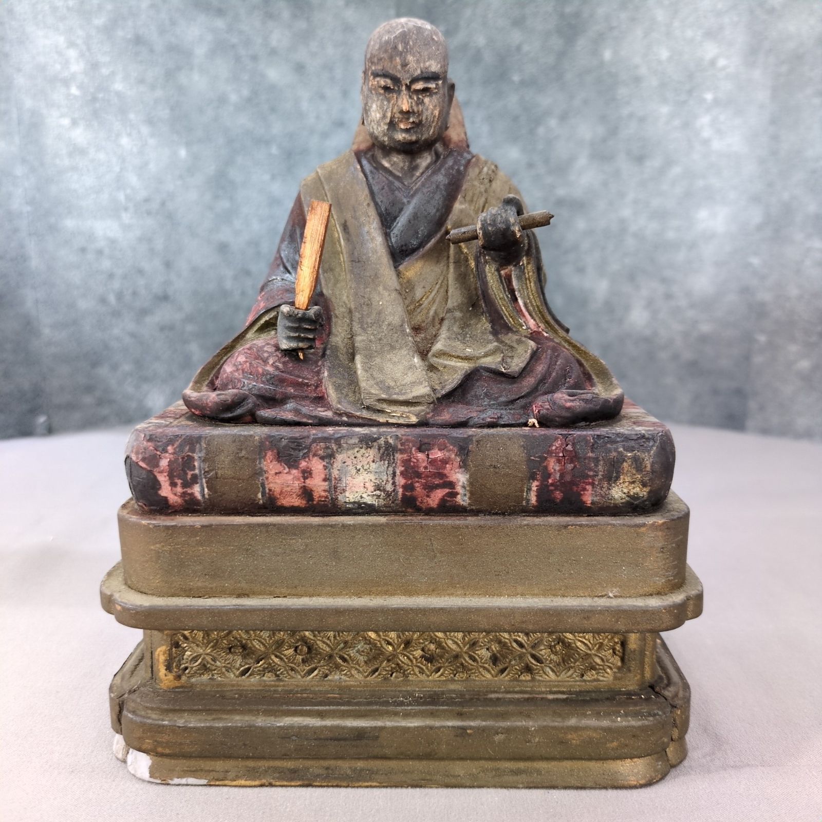 古い木彫り仏像 僧形坐像 台座付き 時代物 骨董 A651 - メルカリ