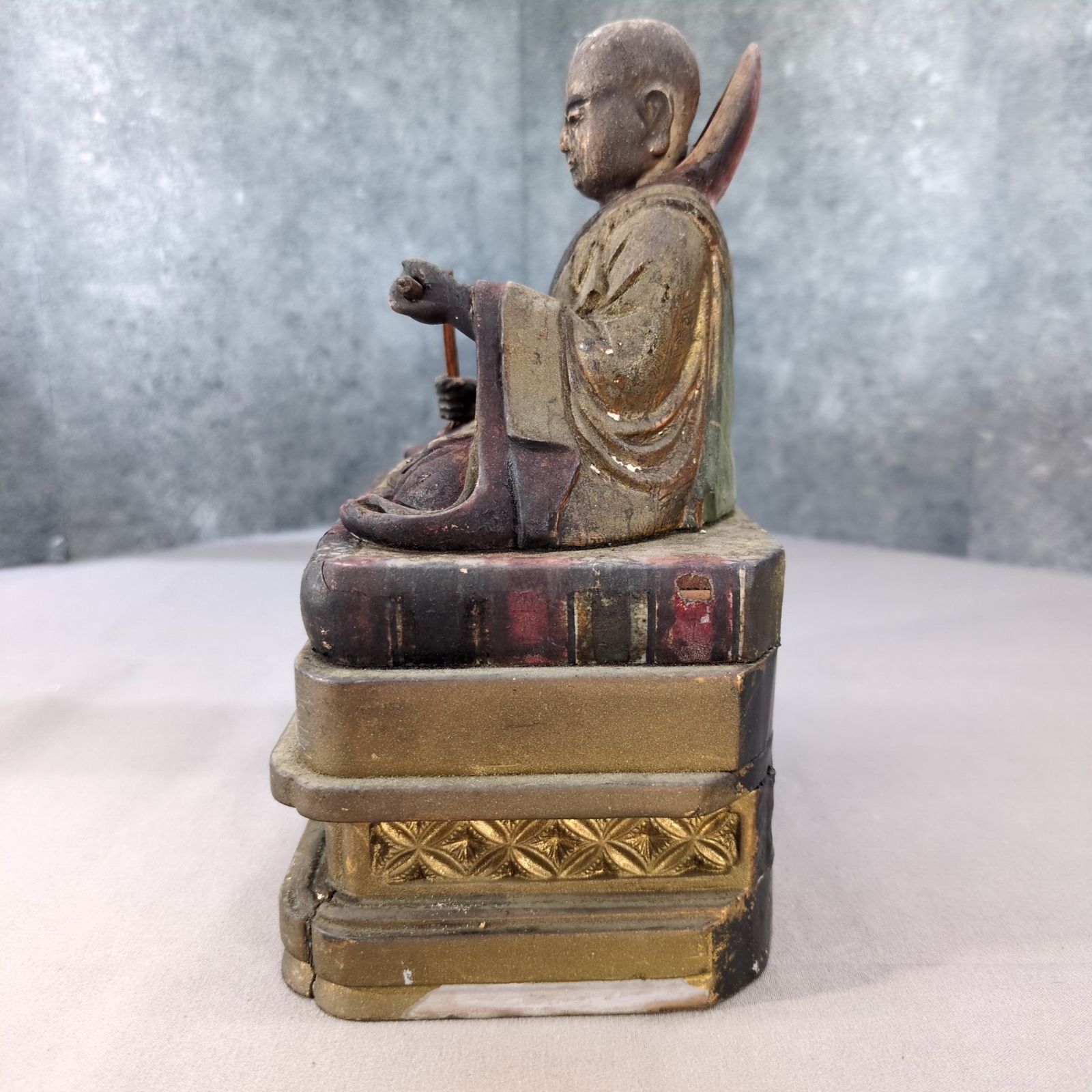 古い木彫り仏像 僧形坐像 台座付き 時代物 骨董 A651 - メルカリ