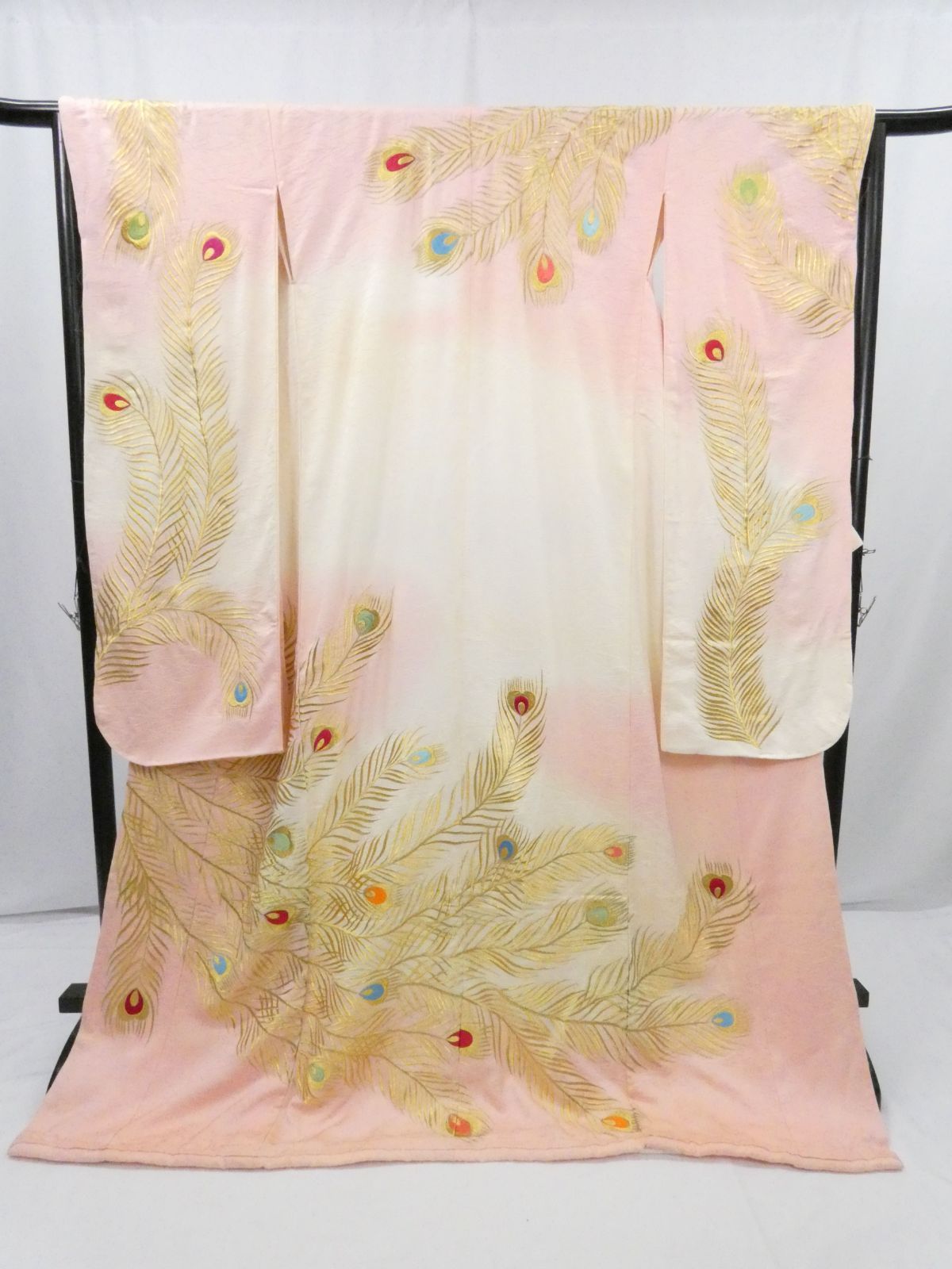 KWF 065 引き振袖 ピンク色 花嫁衣装 結婚式 豪華 刺繍 婚礼 ウエディング 古着