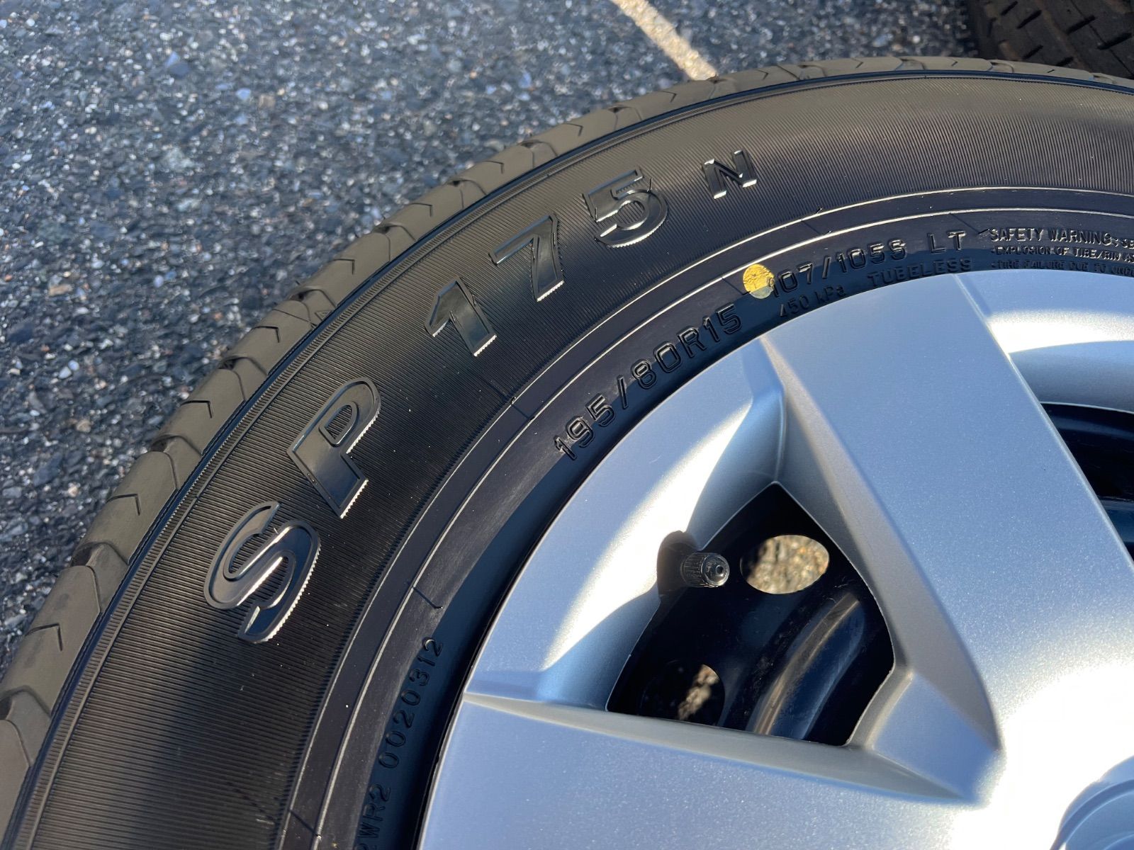 2512-1-2 新車外し ハイエース 200系 純正 タイヤ ホイール 195/80R15