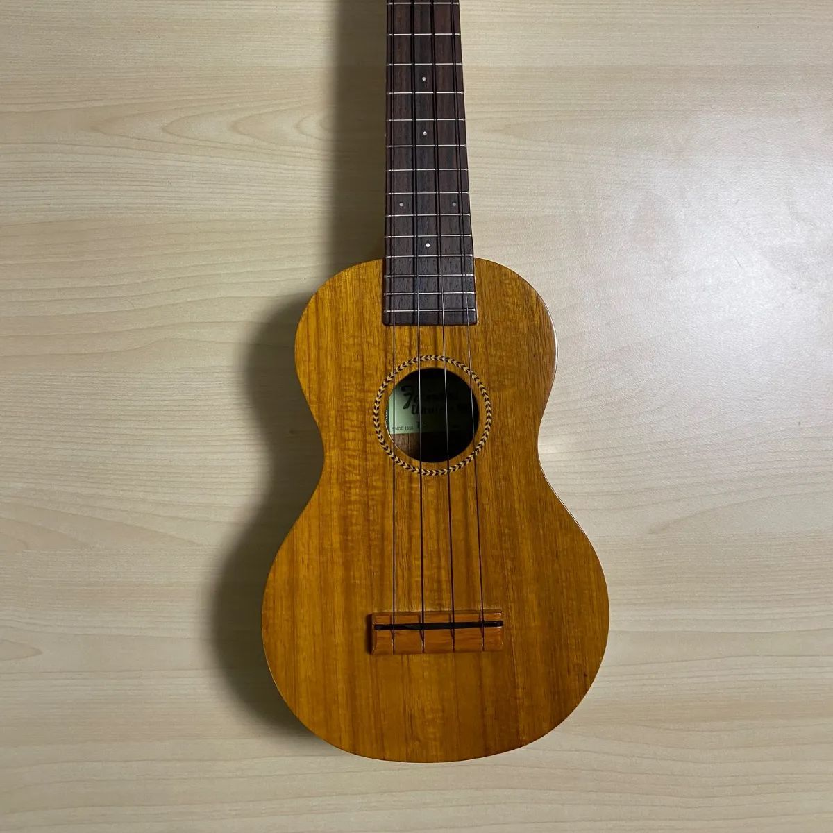 Famous FS-5｜ウクレレ｜ セット メトロノーム 笛 ケース付